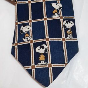 Peanuts tie!